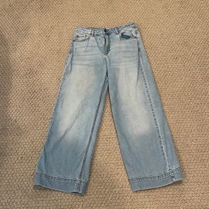 Carly Jean Los Angeles Mer wide leg light wash jeans. Size 5.